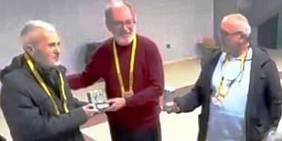 Durak'a Basın Mesleğinde 40.yıl plaketi Karan'dan