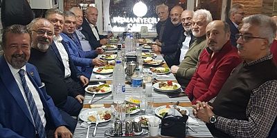 Eski dostlar buluşmasında yeni yıl kutlaması