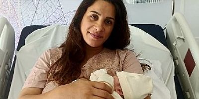 Gazeteci Ayşe Aydın kızı Aden'i dünyaya getirdi