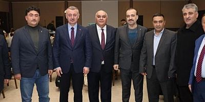 Gazianteplilerin gecesinde Büyükakın'a kılıç hediyesi