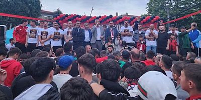 Gölcükte Şampiyonluk çoşkusu muhteşemdi Sezer, Yeni Gelmedik Geri Geldik