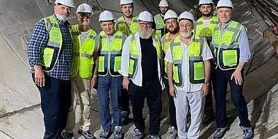 İlyas Şeker dostlarıyla Körfez Ray şantiyesinde