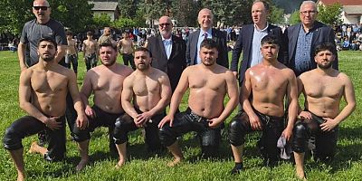 İzmitli pehlivanlar Valandova'da kürsüde
