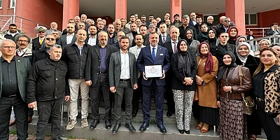 AK Parti İzmit'in seçilmiş Başkanı Halil Dokuzlar Adliyede Mazbata aldı