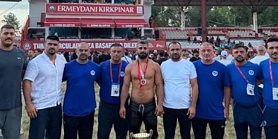 Kağıtsporlu Seçkin Duman Kırkpınarda kürsüde