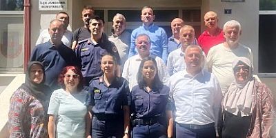 Kartepeli Muhtarlar Esra Teğmene hayırlı olsuna gitti