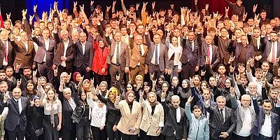 Kocaeli’de Ülkü Ocaklarından Genç Bozkurtlara törenle MHP Rozetleri