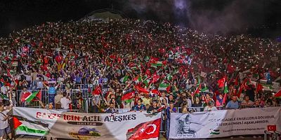 Kocaelililer Kekilli'nin 'Yıkalasın İsrail Enkazını göreyim' şarkısını söyledi