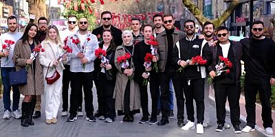 Kültür Yaşam Derneğinden kadın esnaflara karanfil