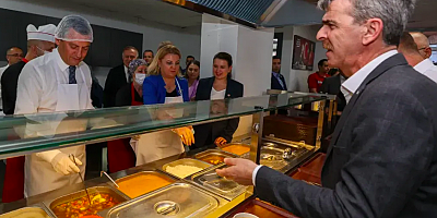 Özel, Kent Lokantasında hesabı İzmit ilçeye yıktı