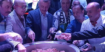 Rumeli Türklerinin Helva Şöleninde Kazanın kapağını Tahir  Başkan açtı