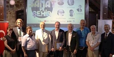 “Sanat ve Şehir” paneli sanatseverleri bir araya getirdi