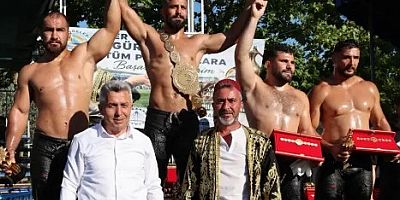 Seçkin Duman Başpehlivan Namazgâh Yağlı Güreşleri geleneği yaşattı