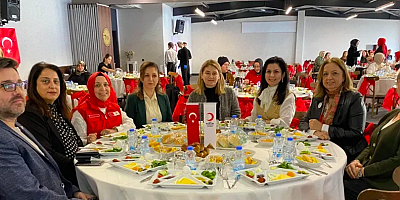 Songül Aktaş Kızılay Kocaeli Kadın yardım etkinliğinde