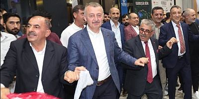 Tahir Başkan Vanlıların halay şölenine katıldı