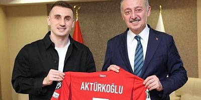 Tahir Başkana Milli Forma Kerem Aktürkoğlu'dan