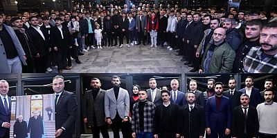 Tahir Başkana Ülkücü Gençlerin Erdoğan,Bahçeli'nin fotoğrafı armağanı