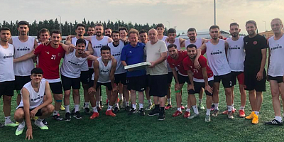 Yeni Mahallesporlu Bucak Bağdatspor'a jest yaptı