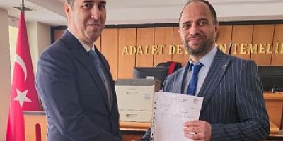 YRP İzmit İlçe Mustafa Şahin mazbatasını aldı