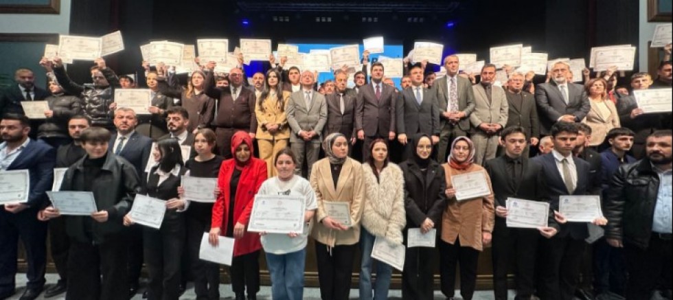 Ülkücülerın Genel Başkanı Sertifika törenine geldi