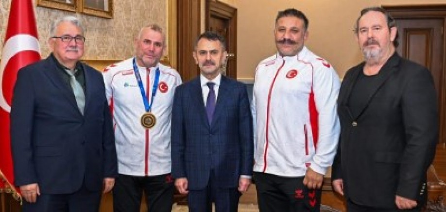 Veteran Güreşçiler heyeti Vali Aktaş'ı ziyaret etti