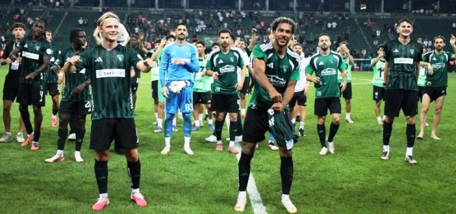 Yeşil-siyahlılar adım adım zirveye yürüyor