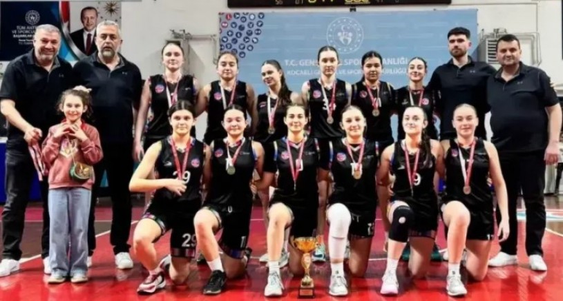 Zirve Basketbol U16 Kadın Takımı şampiyon oldu
